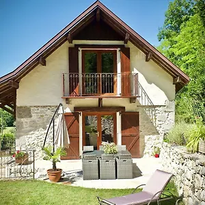 Des Lodges De La Cascade , Yenne France